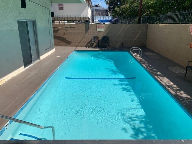 Foto del edificio - 1.0 bedroom in Los Angeles California 90029