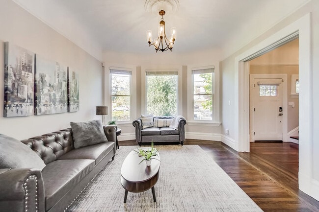 Building Photo - 2207 E 21st St