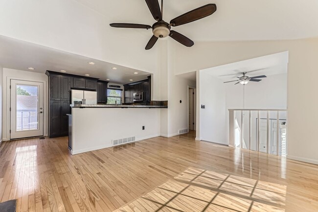 Building Photo - Beautiful 3 Bed 2 Bath House in Thornton A...