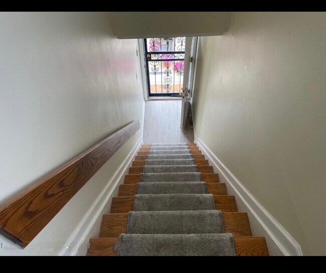 Foto del edificio - 165 Seneca Ave