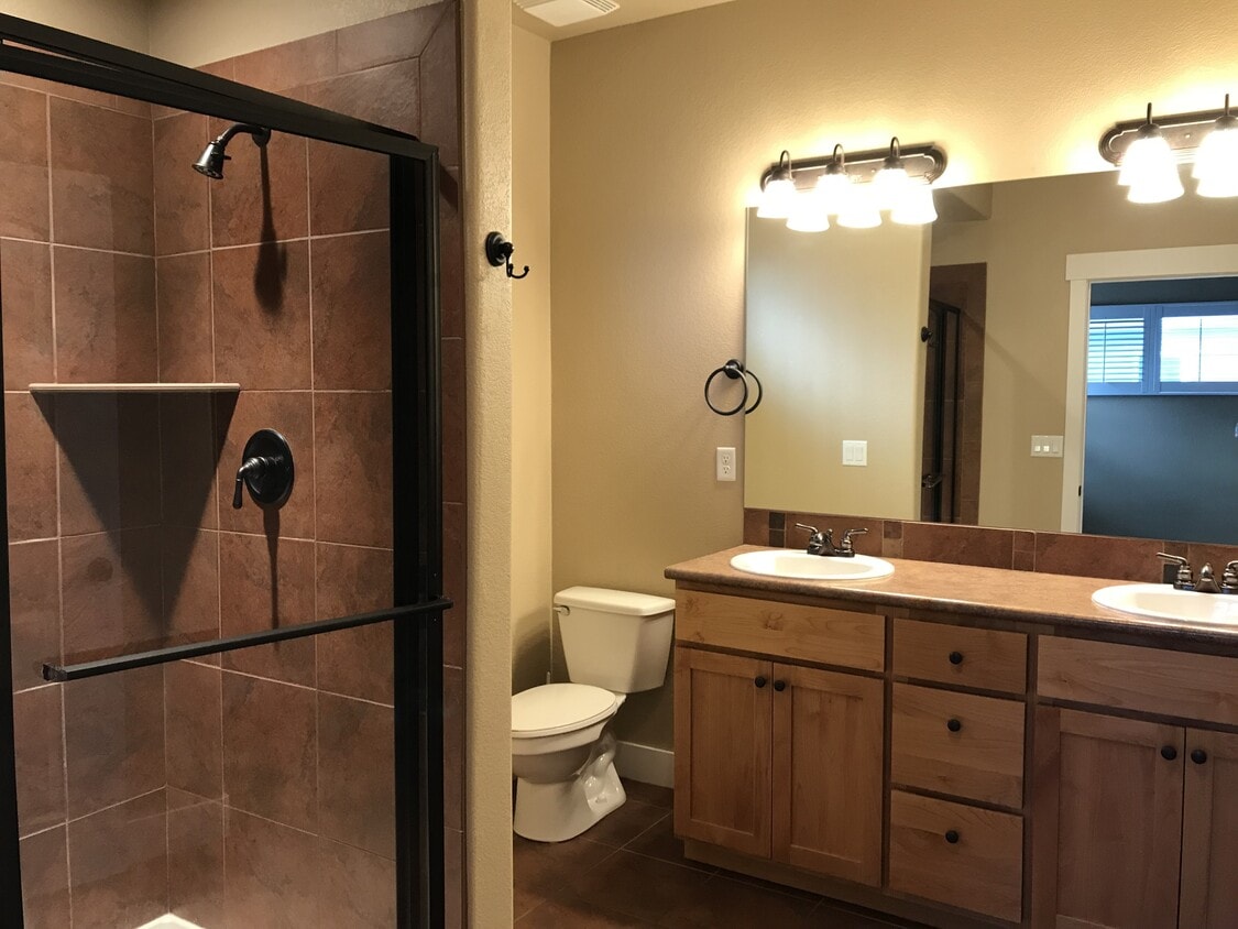 Foto principal - 5850 Dripping Rock Ln