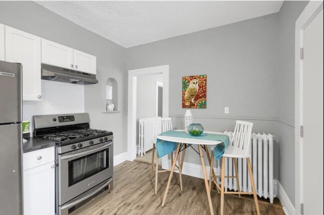 Building Photo - 1055 7th St W