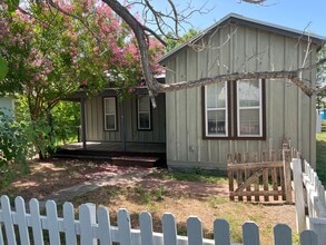 Building Photo - 213 W Schulz St