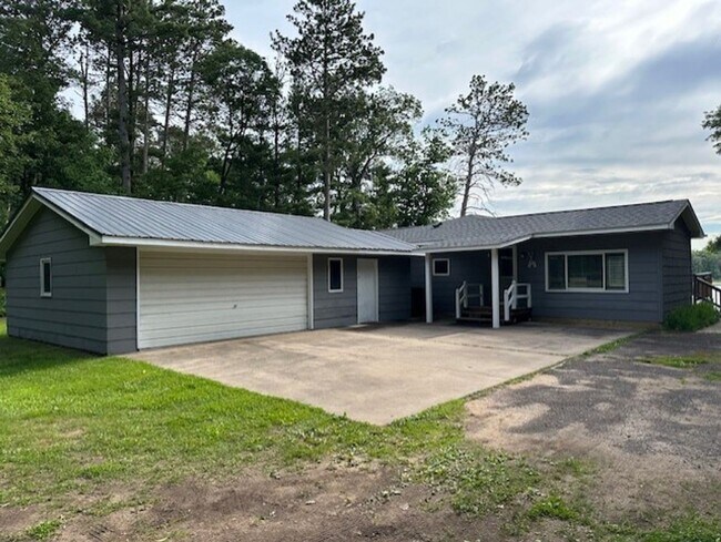 Building Photo - 3 BR Single Family Lake front home - Ironton