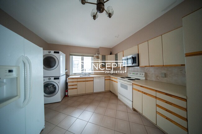 Building Photo - 208 Rawson Rd