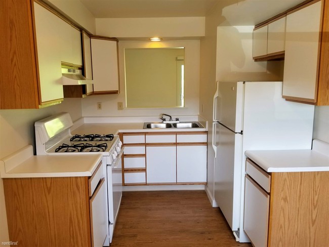 Foto del edificio - 2 br, 1 bath Apartment - 701 Hemlock Square
