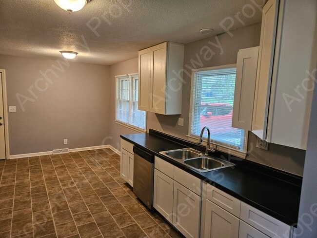 Foto del edificio - 7508 Maple Ave