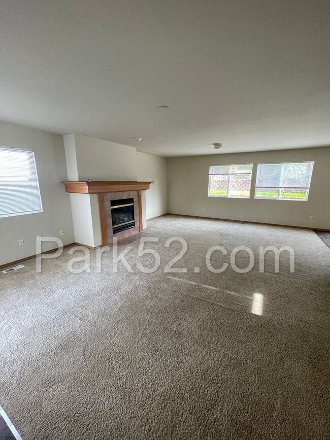 Building Photo - DuPont 4 Bedroom Single Family