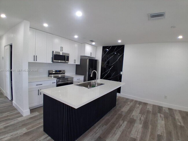 Foto del edificio - 2600 NW 108th St