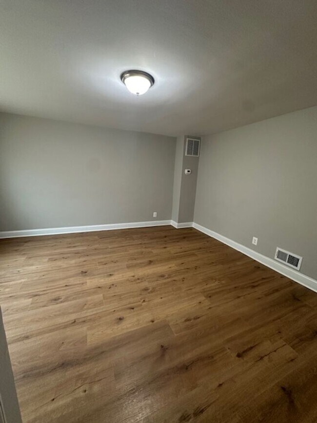 Foto del edificio - 3812 Erdman Ave