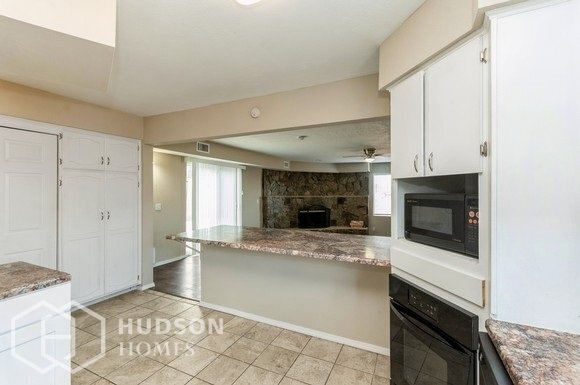 Building Photo - NOW AVAILABLE! 420 68Th St Sw, Albuquerque...