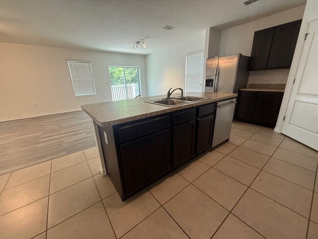 Building Photo - 417 Tower Lake Blvd