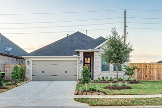 Building Photo - 4022 Maple Glen Dr