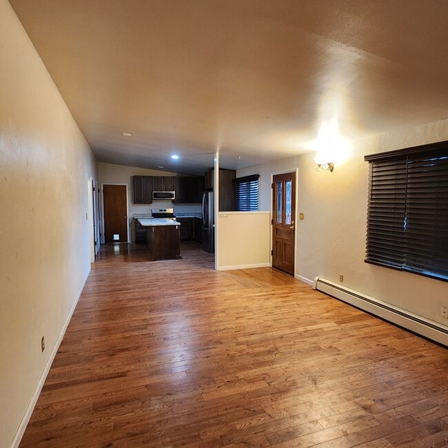 Building Photo - One Level Westside Ranch 4 bd, Single Garage