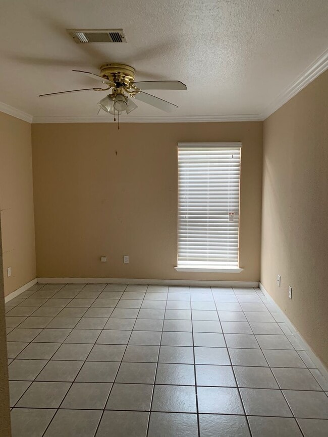 Building Photo - 2 BR 1 BA Condo - Downstairs