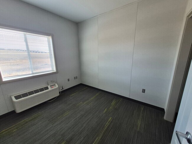 Foto del edificio - 458 N Creek Dr