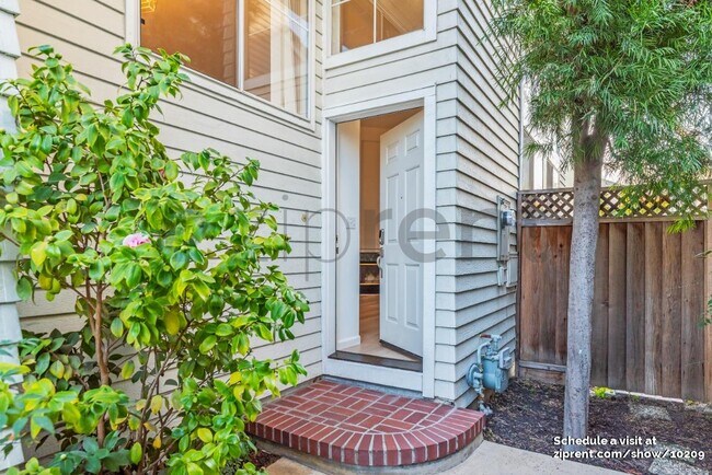 Building Photo - 2074 Calabazas Blvd