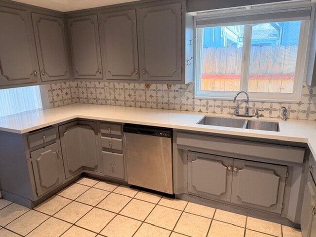 Foto del edificio - 3 bedroom 2 bath house for Lease