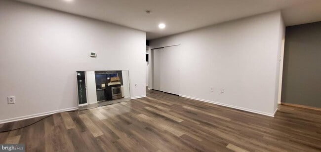Building Photo - 707 Meadowview Ln