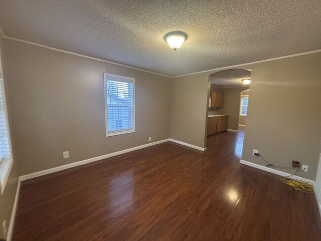 Foto del edificio - Coming Soon! Charming 2 bedroom/1 Bath Home in Desirable Area $1350