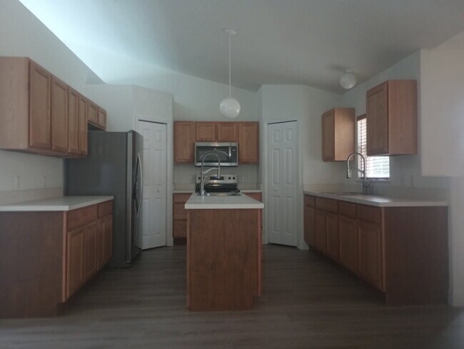 Building Photo - 4460 SW 44th St