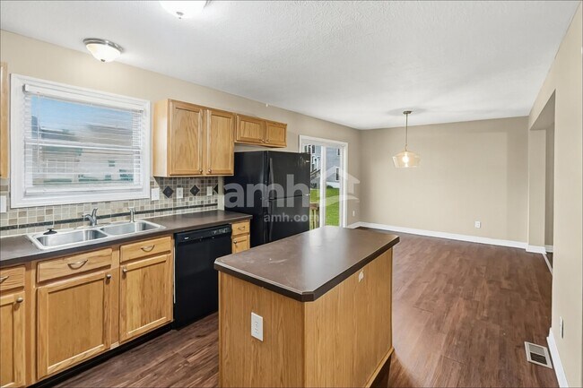 Foto del edificio - 8502 Flowering Cherry Dr