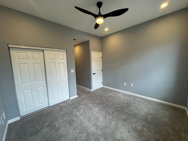 Building Photo - 2731 Mura St