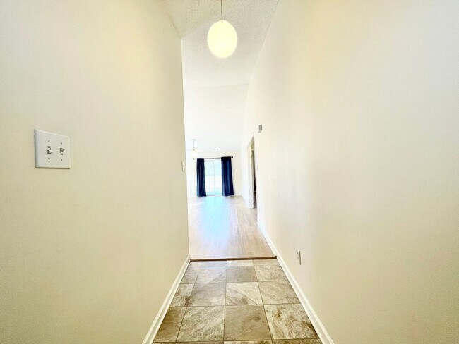 Foto del edificio - 601 Peletier Loop Rd