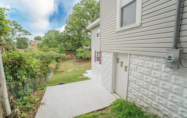 Building Photo - 935 Somerset Dr