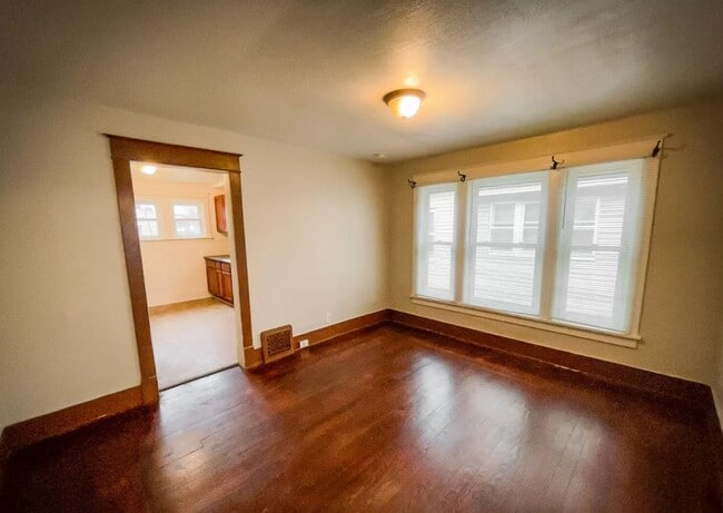 Building Photo - 1007 Mahlon St