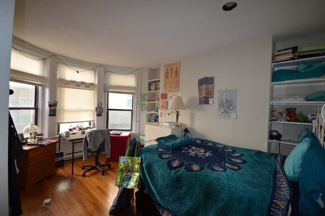 Foto del edificio - 45 Westland Ave