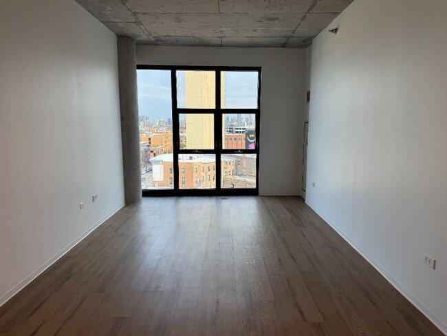 Foto del edificio - 1601 W Division St