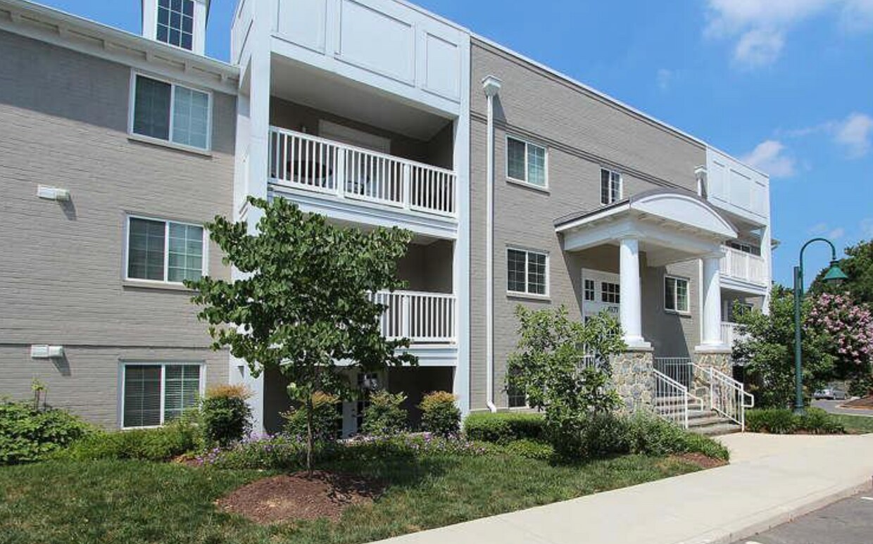 4177 S Four Mile Run Dr Unit 103, Arlington, VA 22204 Condo for Rent