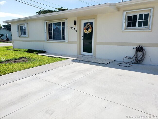 Building Photo - 10700 SW 63rd St