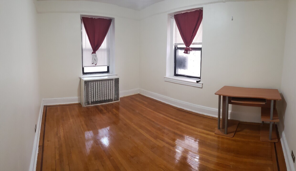 Primary Photo - 6298 Saunders St