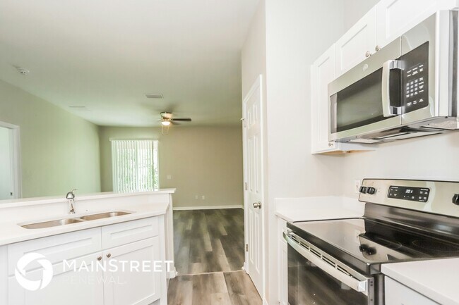 Foto del edificio - 7836 Evinrude Ave
