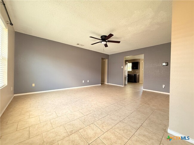 Building Photo - 303 Carly Dr