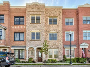 Building Photo - 414 NE 2nd St