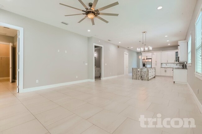 Building Photo - 105 E Broad St