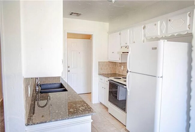 Building Photo - Charming 3-Bedroom / 2-Bathroom Home Next to Ray Trent Park!