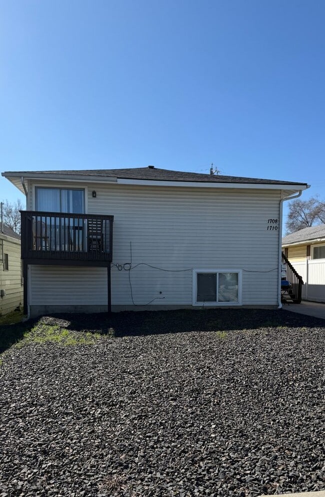 Building Photo - 1710 E Sanson Ave