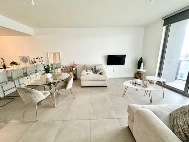 Foto del edificio - 488 NE 18th St