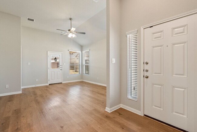 Foto del edificio - 414 Cross Barn Blvd