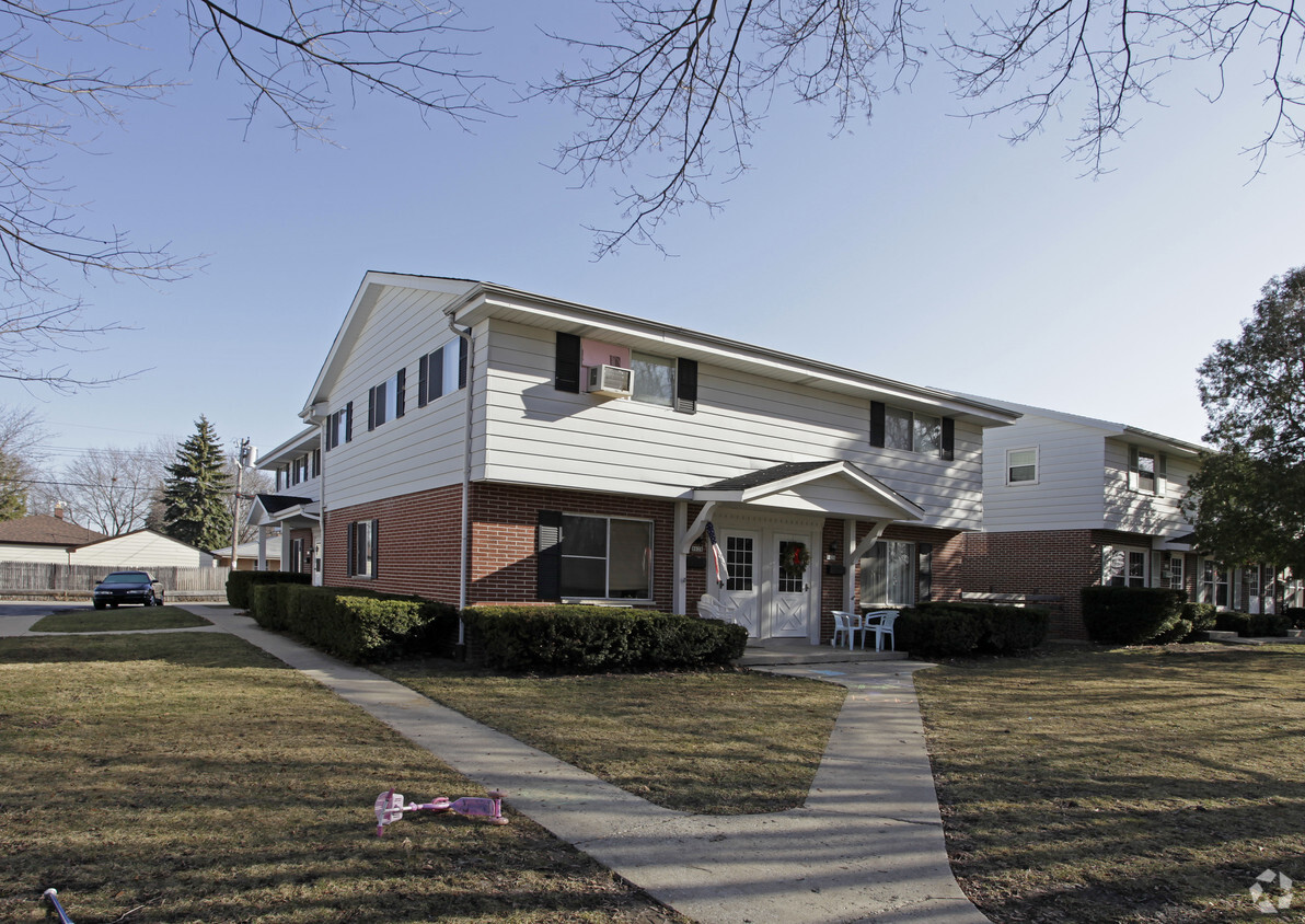 Primary Photo - 8626-8628 W Howard Ave
