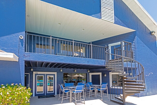 Clubhouse Patio - WestEnd
