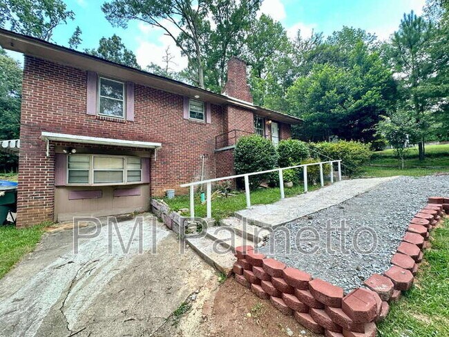 Foto del edificio - 313 Myles Ave