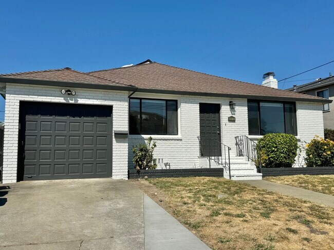 Building Photo - 663 Cypress Ave