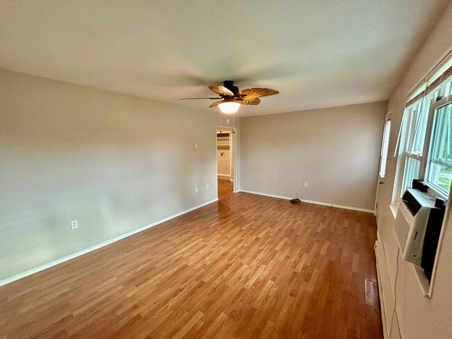 Building Photo - Spacious 2-Bed 1-Bath in Mount Sterling!