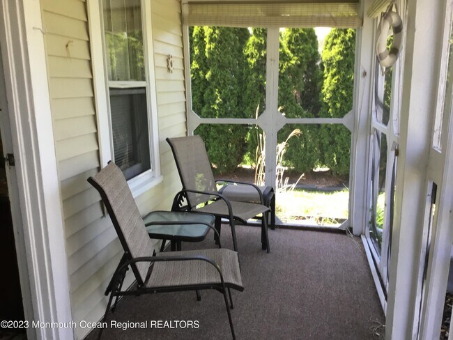 Building Photo - 615 Ocean Rd