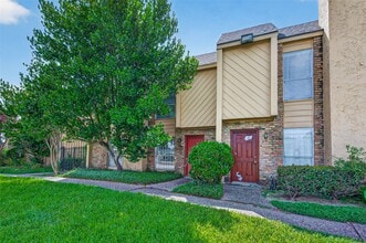 Building Photo - 3303 W Greenridge Dr